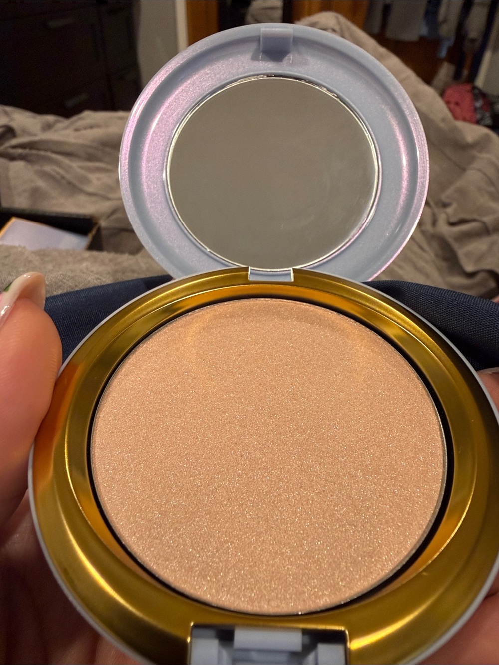 Disney Shimmering Gold Pressed Highlighter Compact
